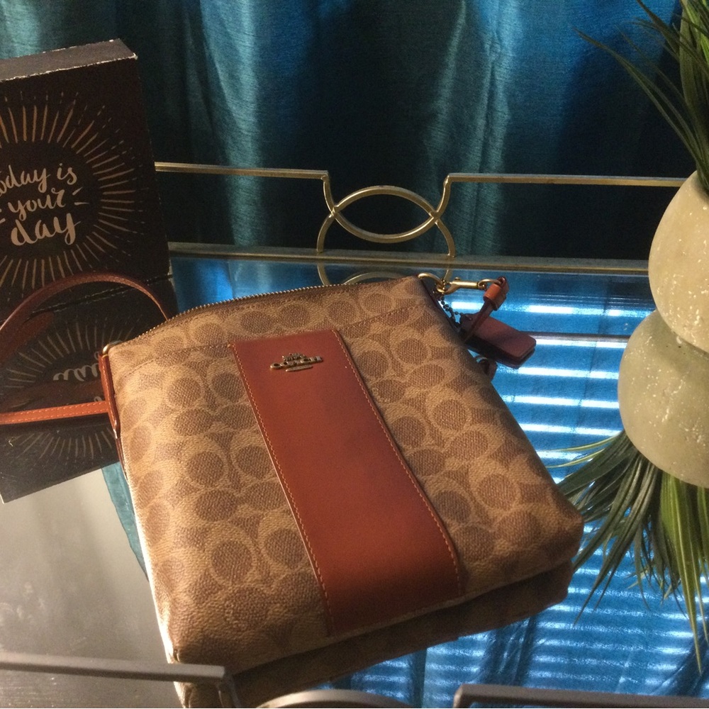 Coach crossbody bag. I wore 4-5 times. Excellent condition. Super clean.